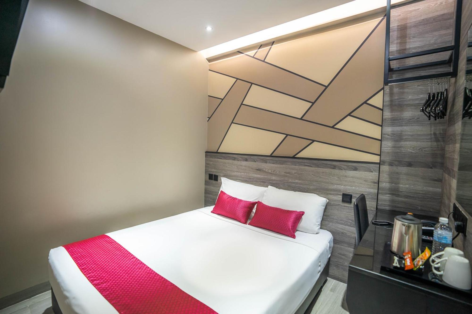 Standard Queen Room